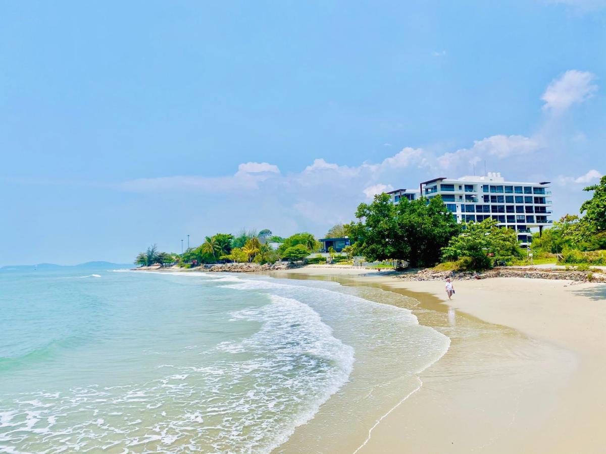 Escape Condominiums Beachfront Suites - Mae Phim Rayong Exterior photo