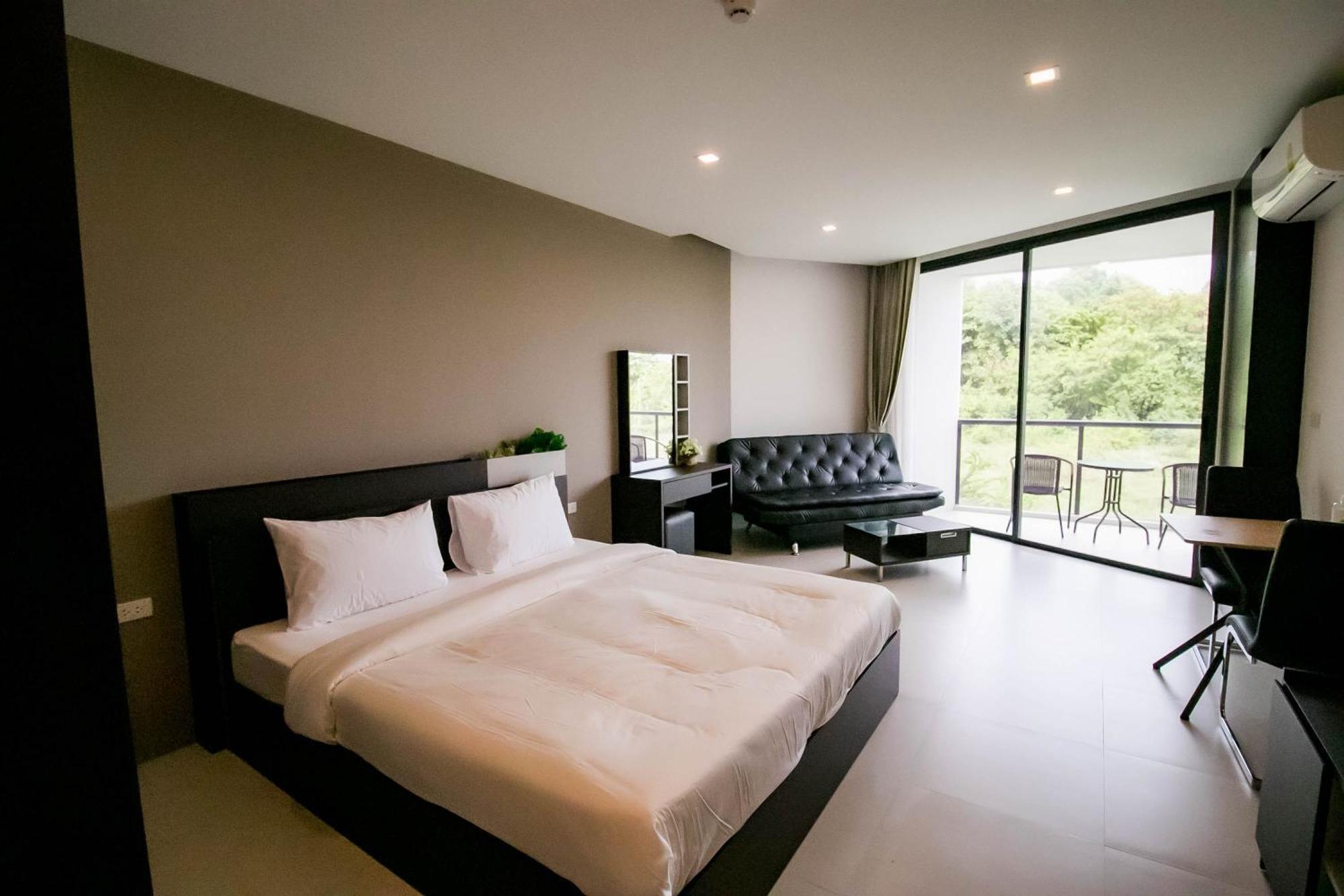 Escape Condominiums Beachfront Suites - Mae Phim Rayong Exterior photo