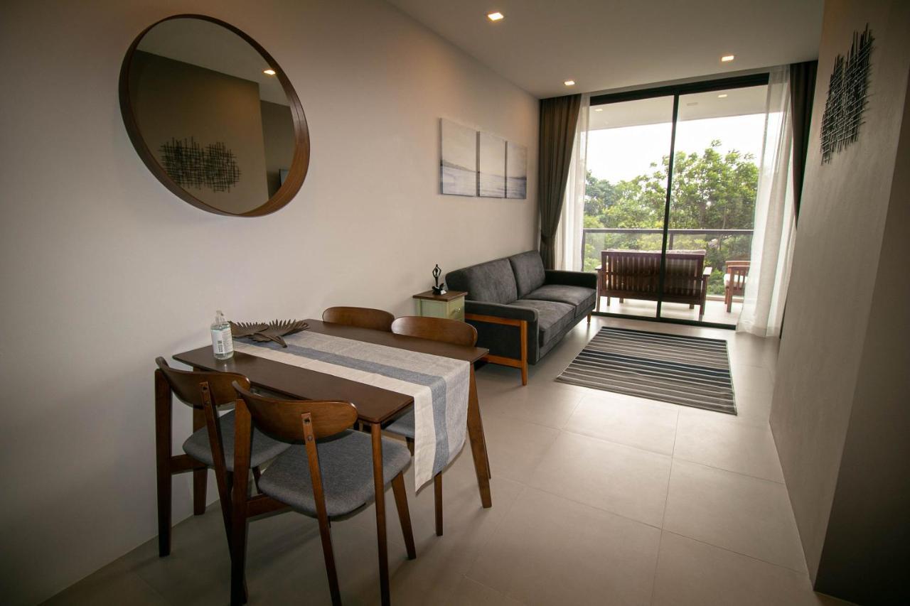 Escape Condominiums Beachfront Suites - Mae Phim Rayong Exterior photo