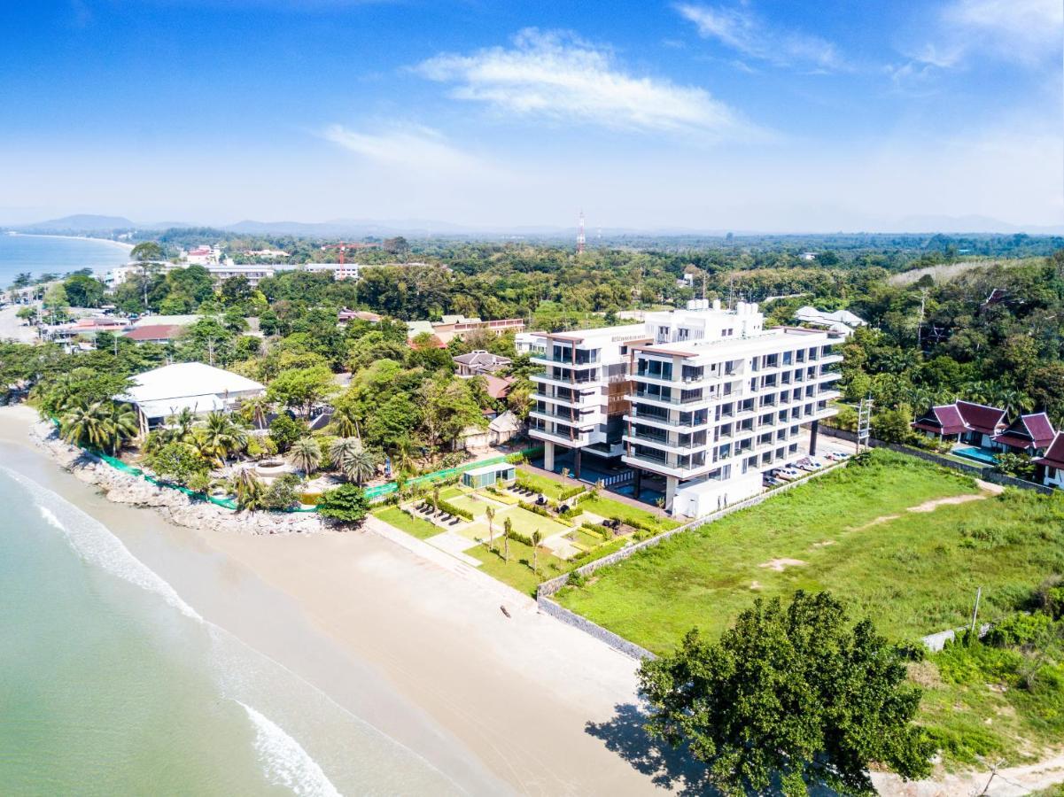 Escape Condominiums Beachfront Suites - Mae Phim Rayong Exterior photo