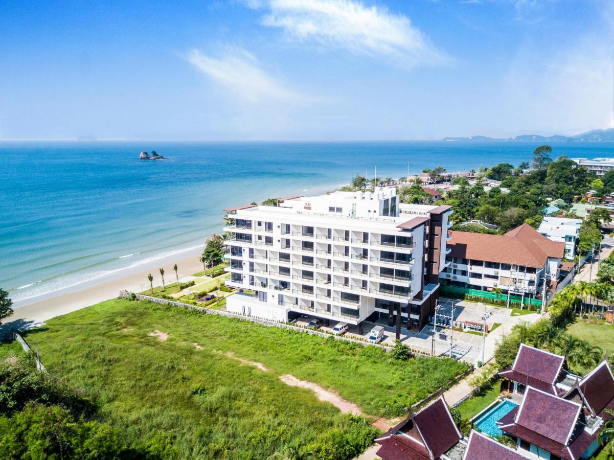 Escape Condominiums Beachfront Suites - Mae Phim Rayong Exterior photo